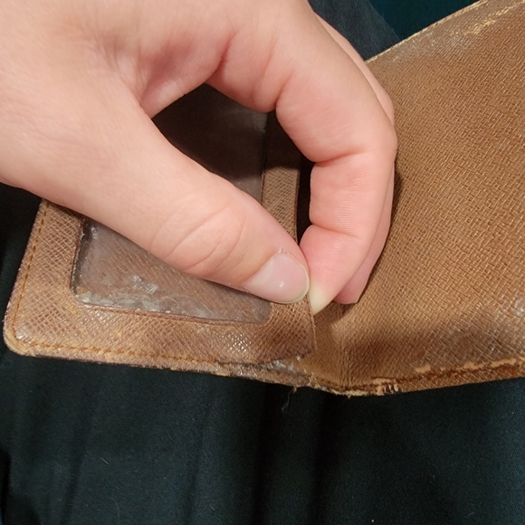 Louis Vuitton Card Holder - Picture 4 of 6